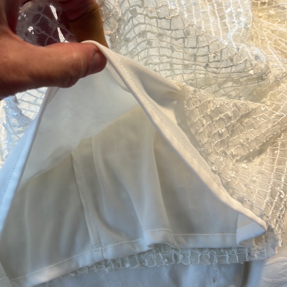 Isaac Mizrahi, Lightest Cream Sequined Blouse, Tank-Lined, Excellent Condition - Picture 8 of 11